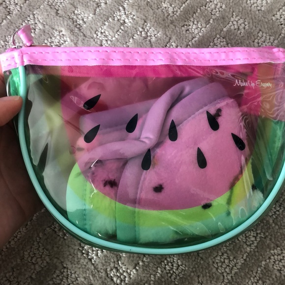 The Original Makeup Eraser watermelon with pouch - Picture 5 of 8
